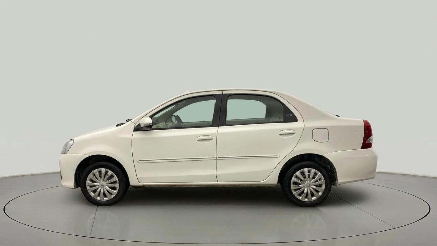 2018 Toyota Etios V PLATINUM, Petrol, Manual, 67,251 km, Left Side