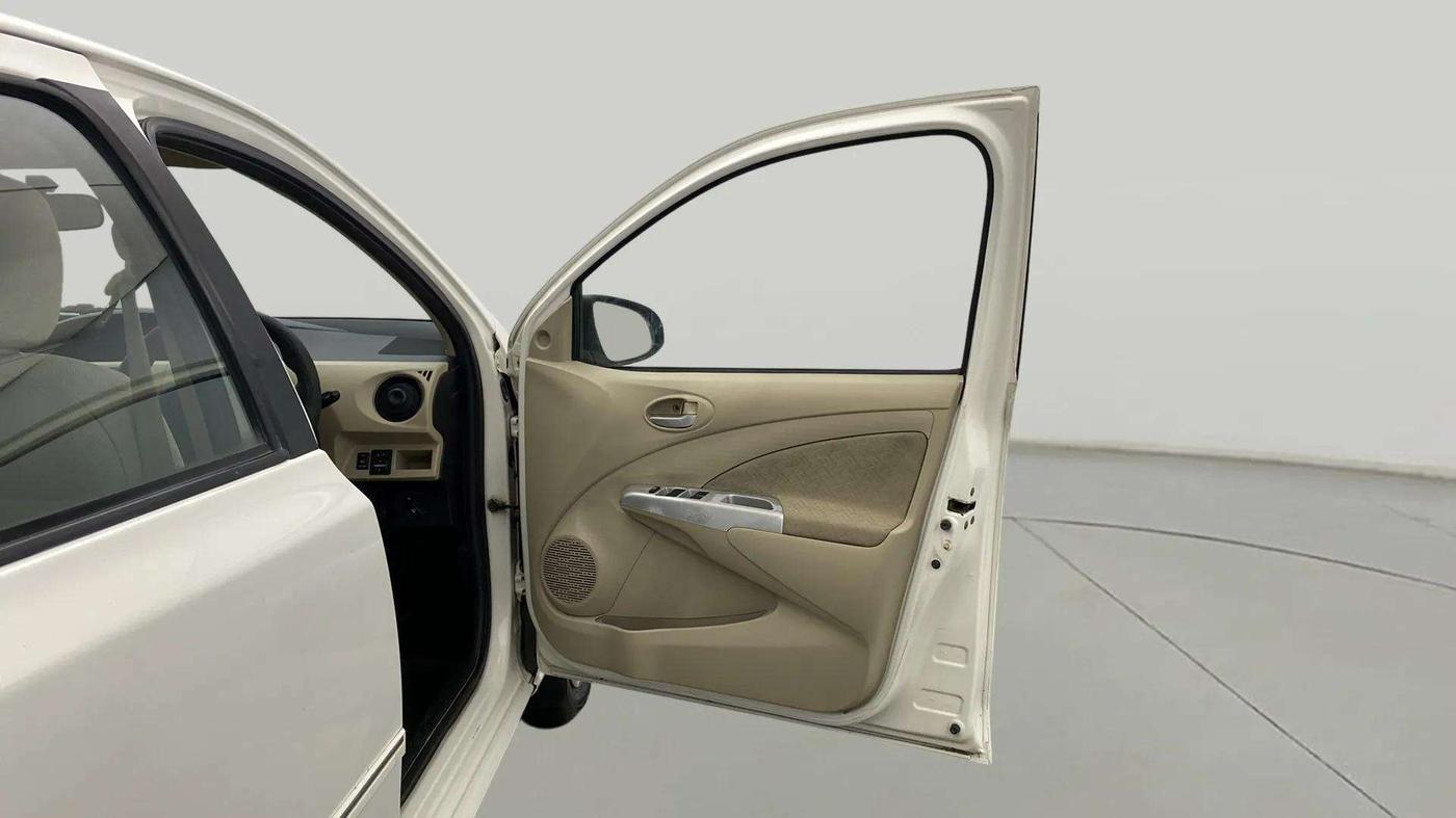2018 Toyota Etios V PLATINUM, Petrol, Manual, 67,251 km, RHS Front Door