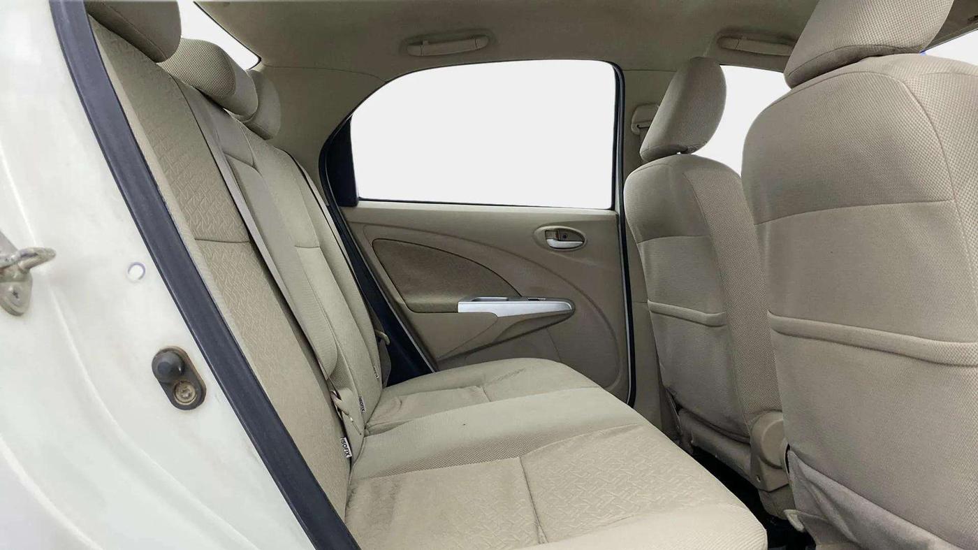 2018 Toyota Etios V PLATINUM, Petrol, Manual, 67,251 km, Right Side Rear Door Cabin