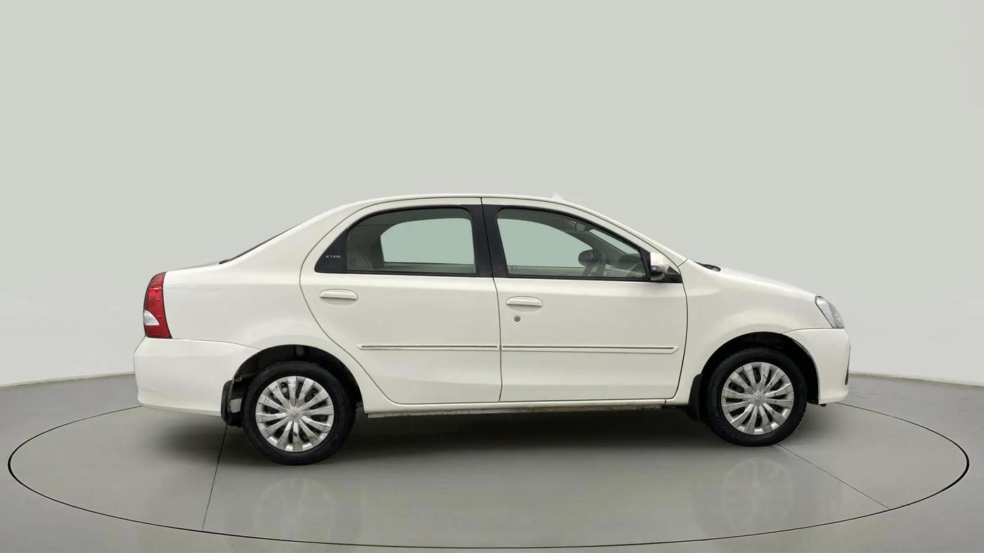 2018 Toyota Etios V PLATINUM, Petrol, Manual, 67,251 km, Right Side View