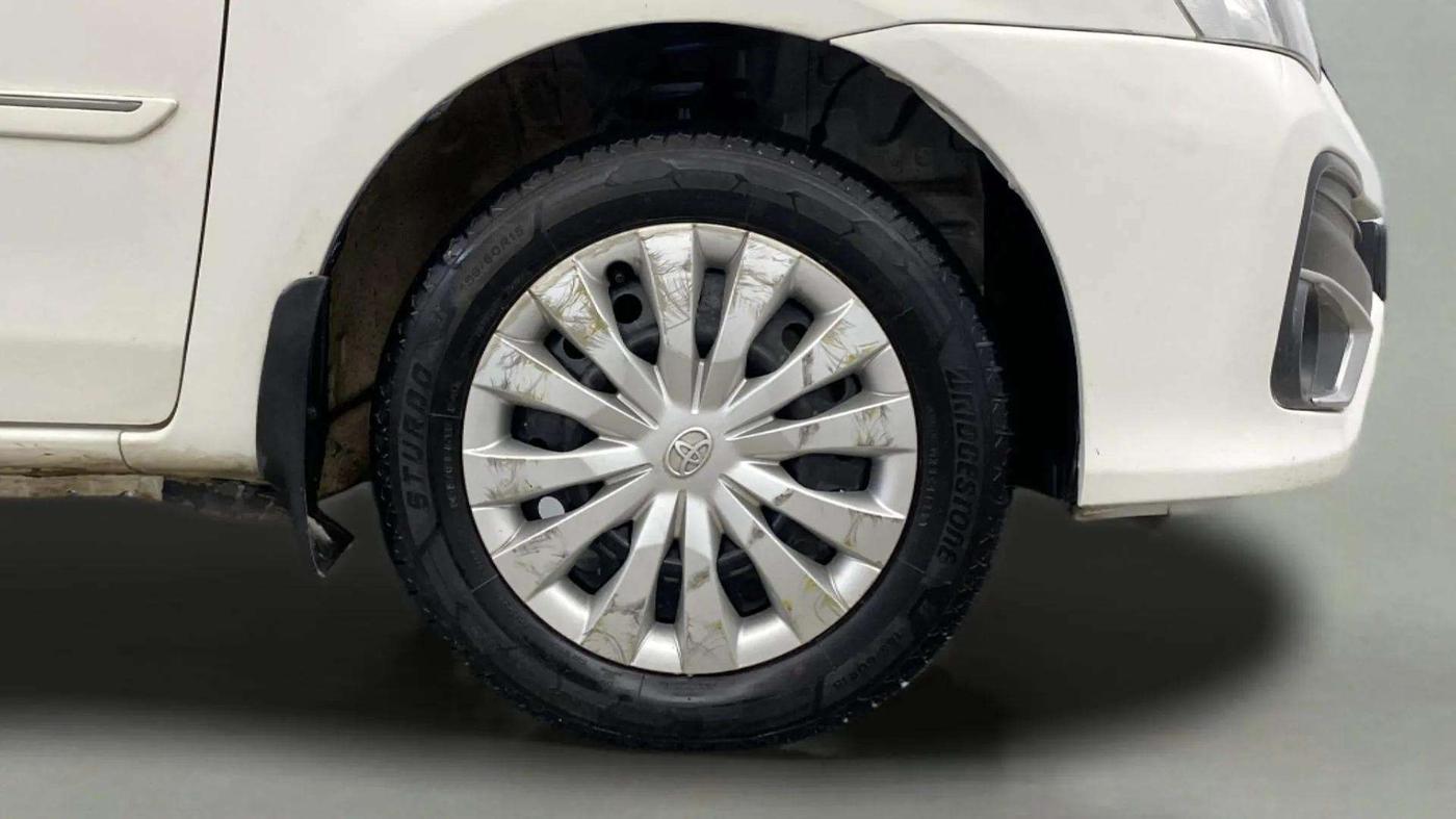 2018 Toyota Etios V PLATINUM, Petrol, Manual, 67,251 km, Right Front Wheel