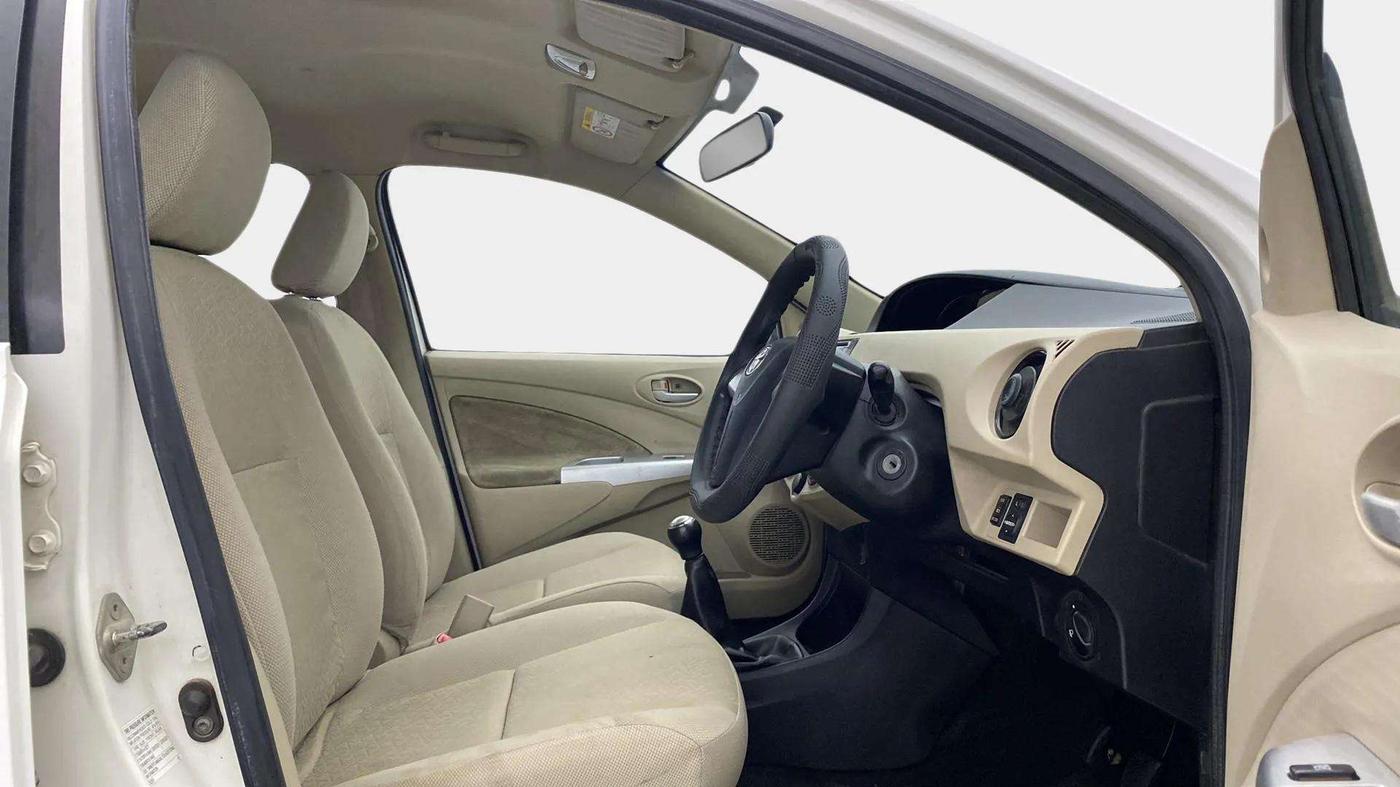 2018 Toyota Etios V PLATINUM, Petrol, Manual, 67,251 km, Right Side Front Door Cabin