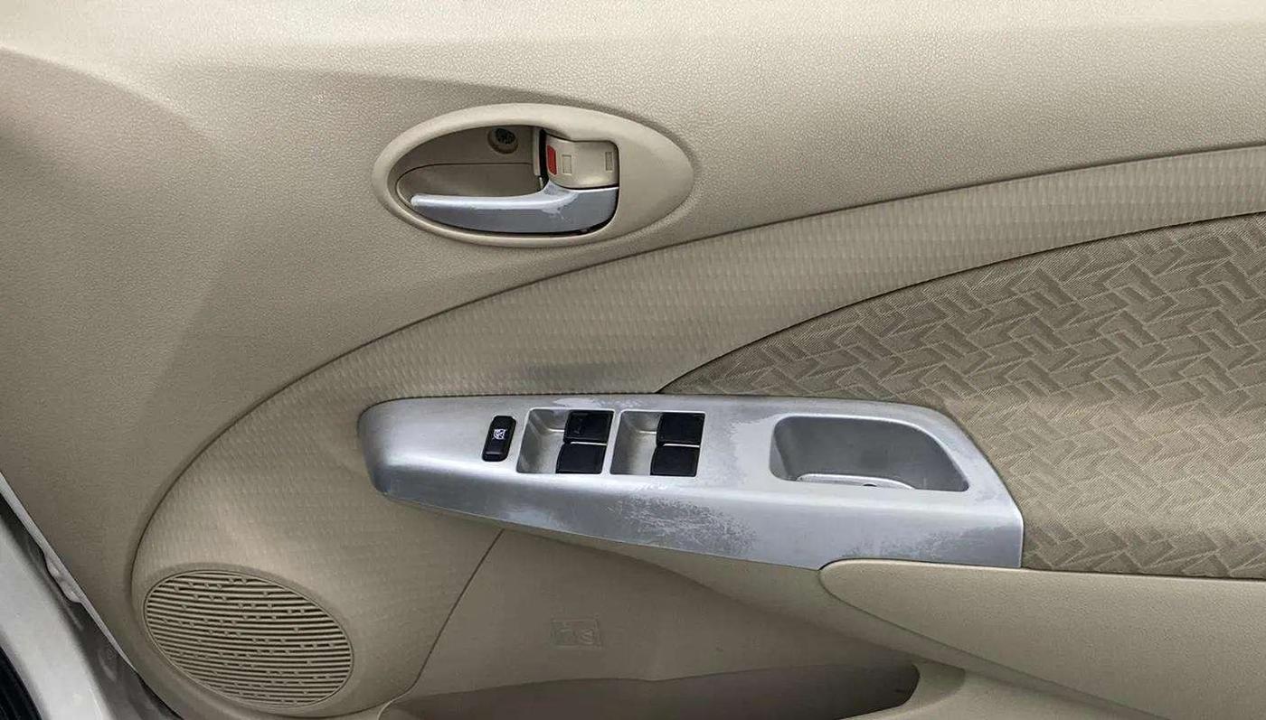 2018 Toyota Etios V PLATINUM, Petrol, Manual, 67,251 km, Driver Side Door Panels Control