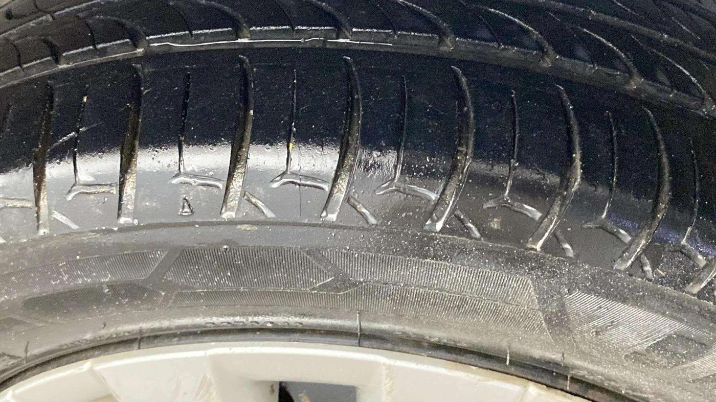 2018 Toyota Etios V PLATINUM, Petrol, Manual, 67,251 km, Right Rear Tyre Tread