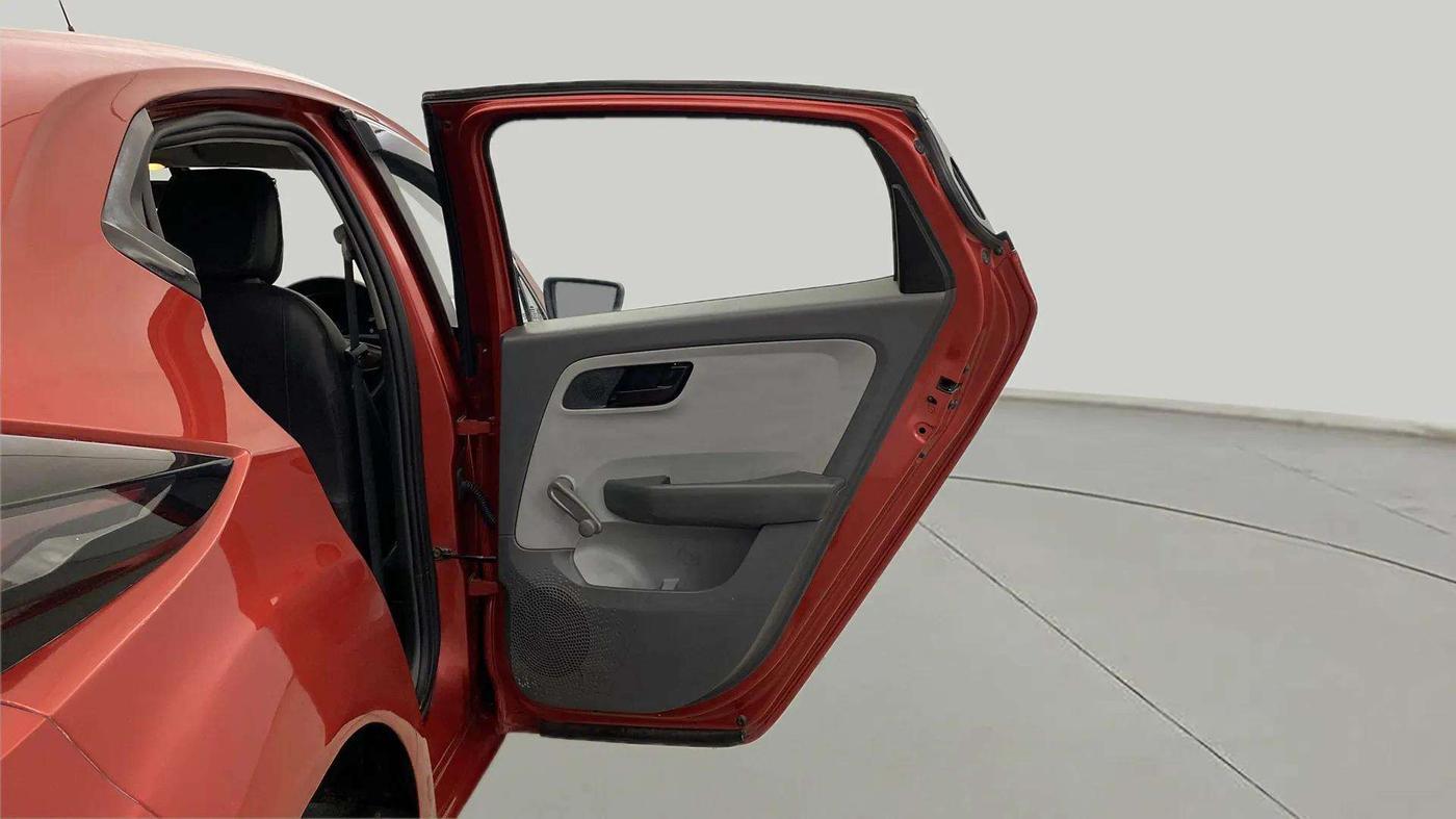 2021 Tata ALTROZ XE PETROL, Petrol, Manual, 33,458 km, RHS Front Door