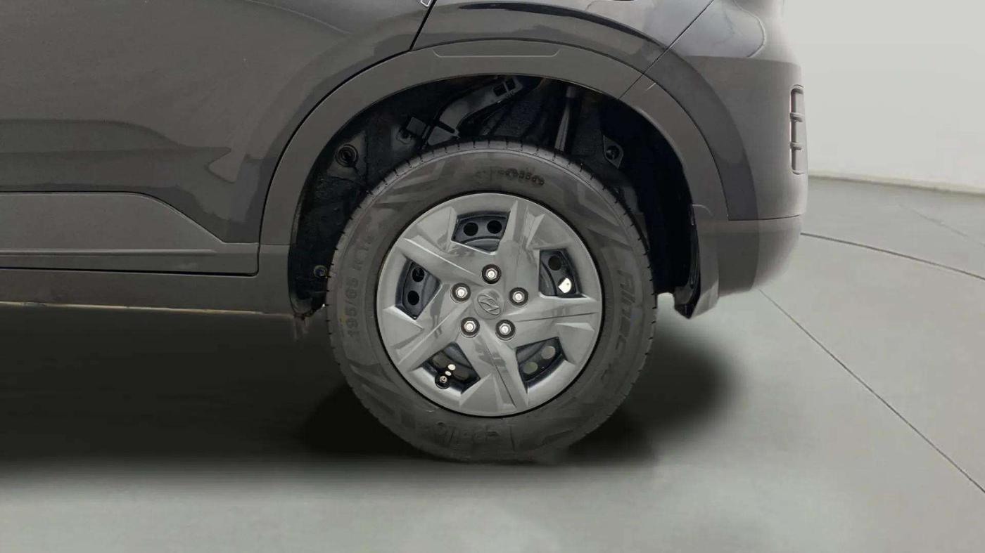 2024 Hyundai VENUE S 1.2, Petrol, Manual, 7,578 km, Left Rear Wheel