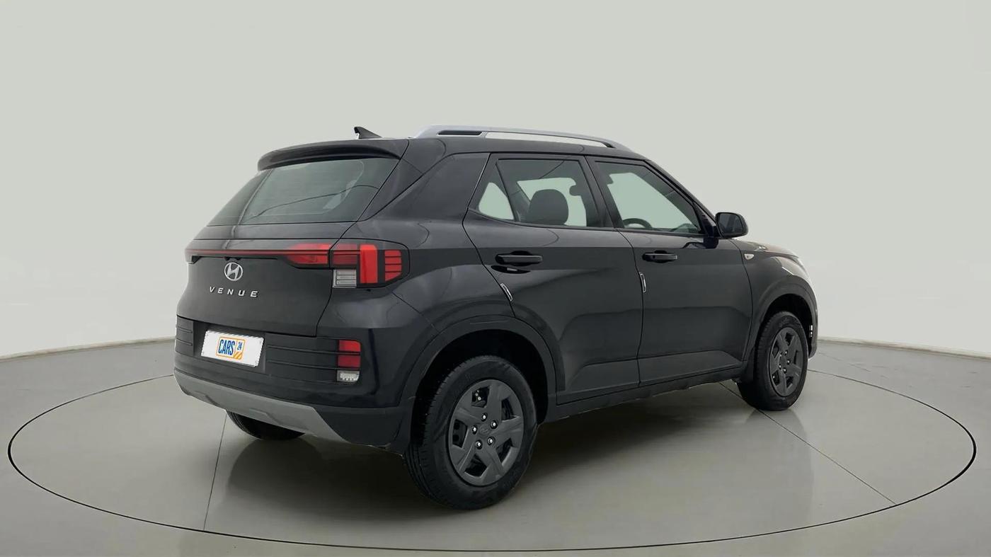 2024 Hyundai VENUE S 1.2, Petrol, Manual, 7,578 km, Right Back Diagonal