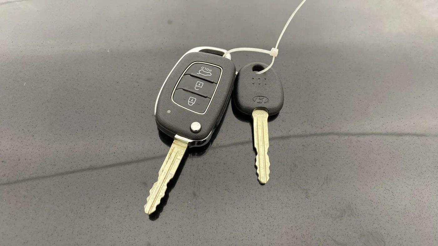 2024 Hyundai VENUE S 1.2, Petrol, Manual, 7,578 km, Key Close Up