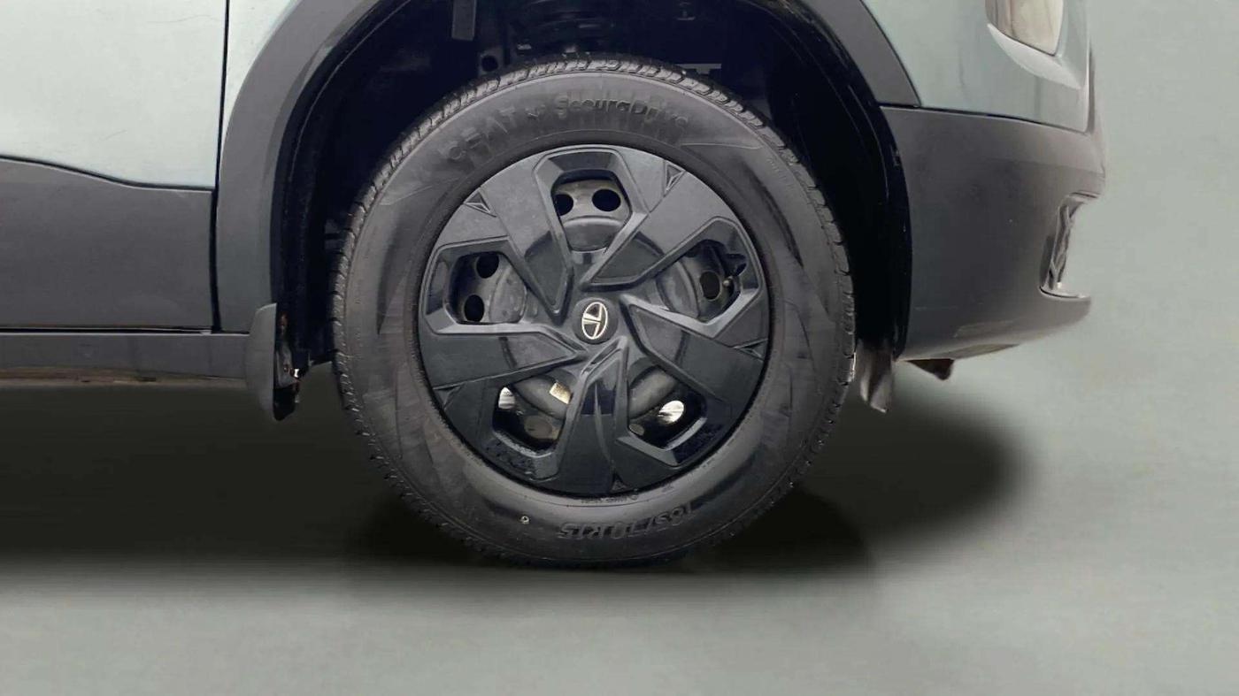 2023 Tata PUNCH ADVENTURE MT, Petrol, Manual, 5,715 km, Right Front Wheel