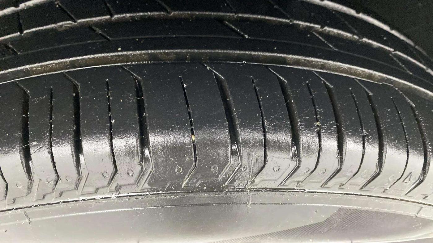 2023 Tata PUNCH ADVENTURE MT, Petrol, Manual, 5,715 km, Left Front Tyre Tread