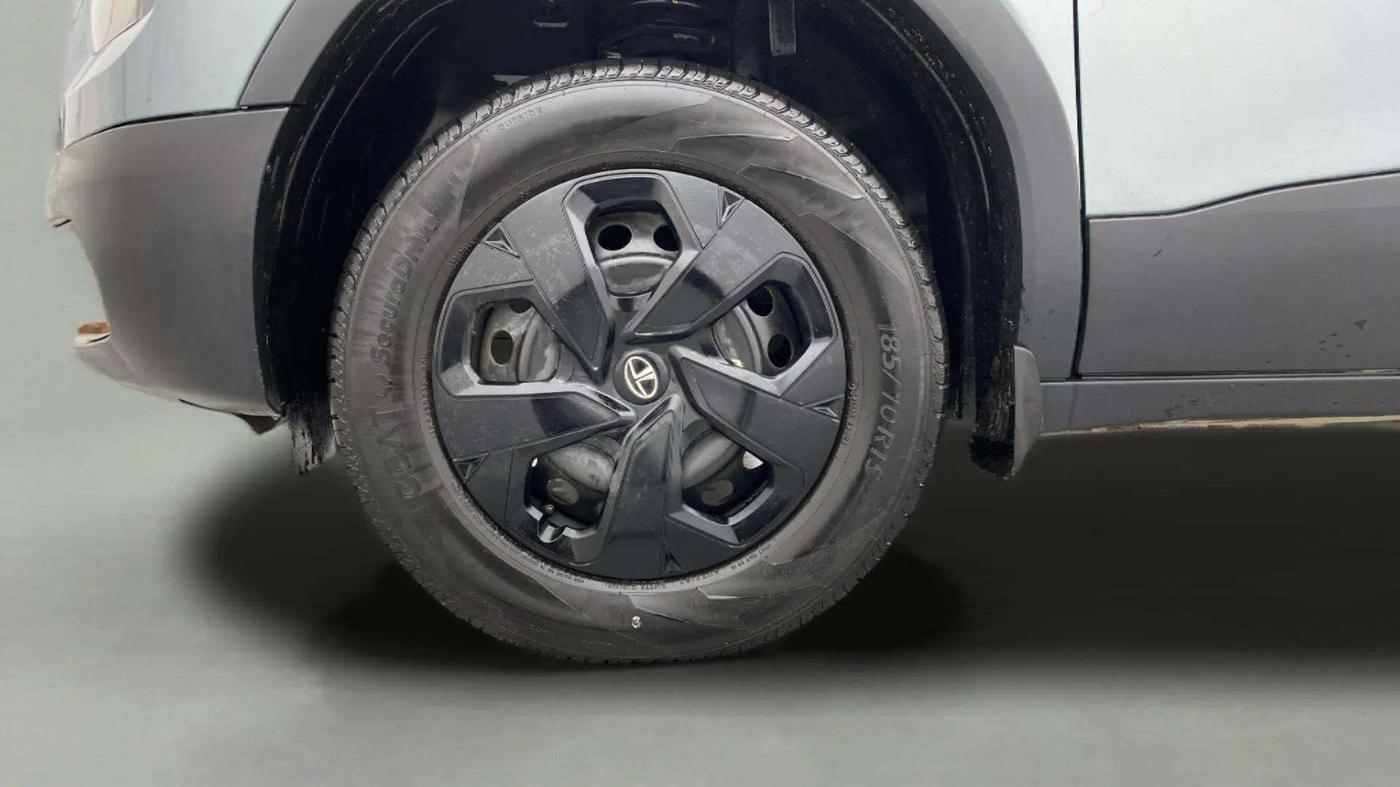 2023 Tata PUNCH ADVENTURE MT, Petrol, Manual, 5,715 km, Left Front Wheel