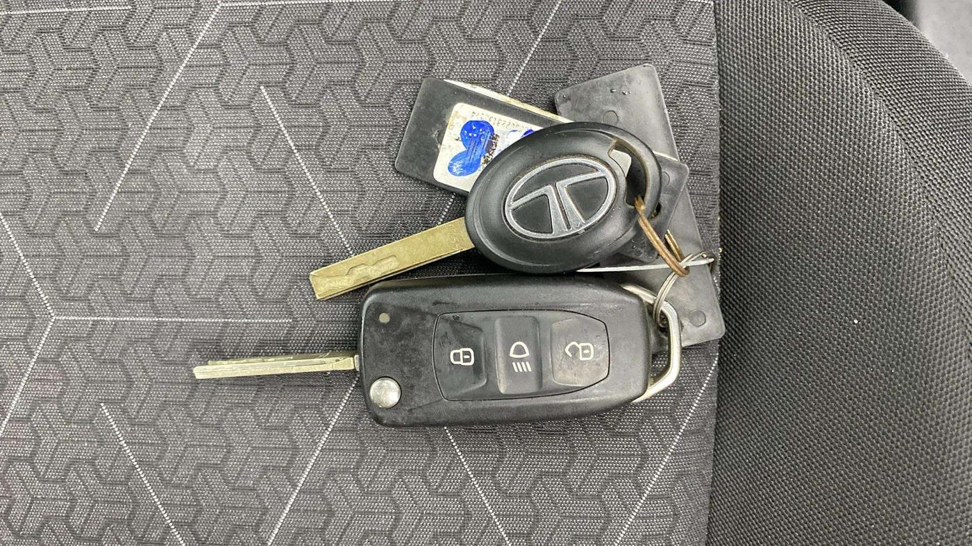 2023 Tata PUNCH ADVENTURE MT, Petrol, Manual, 5,715 km, Key Close Up