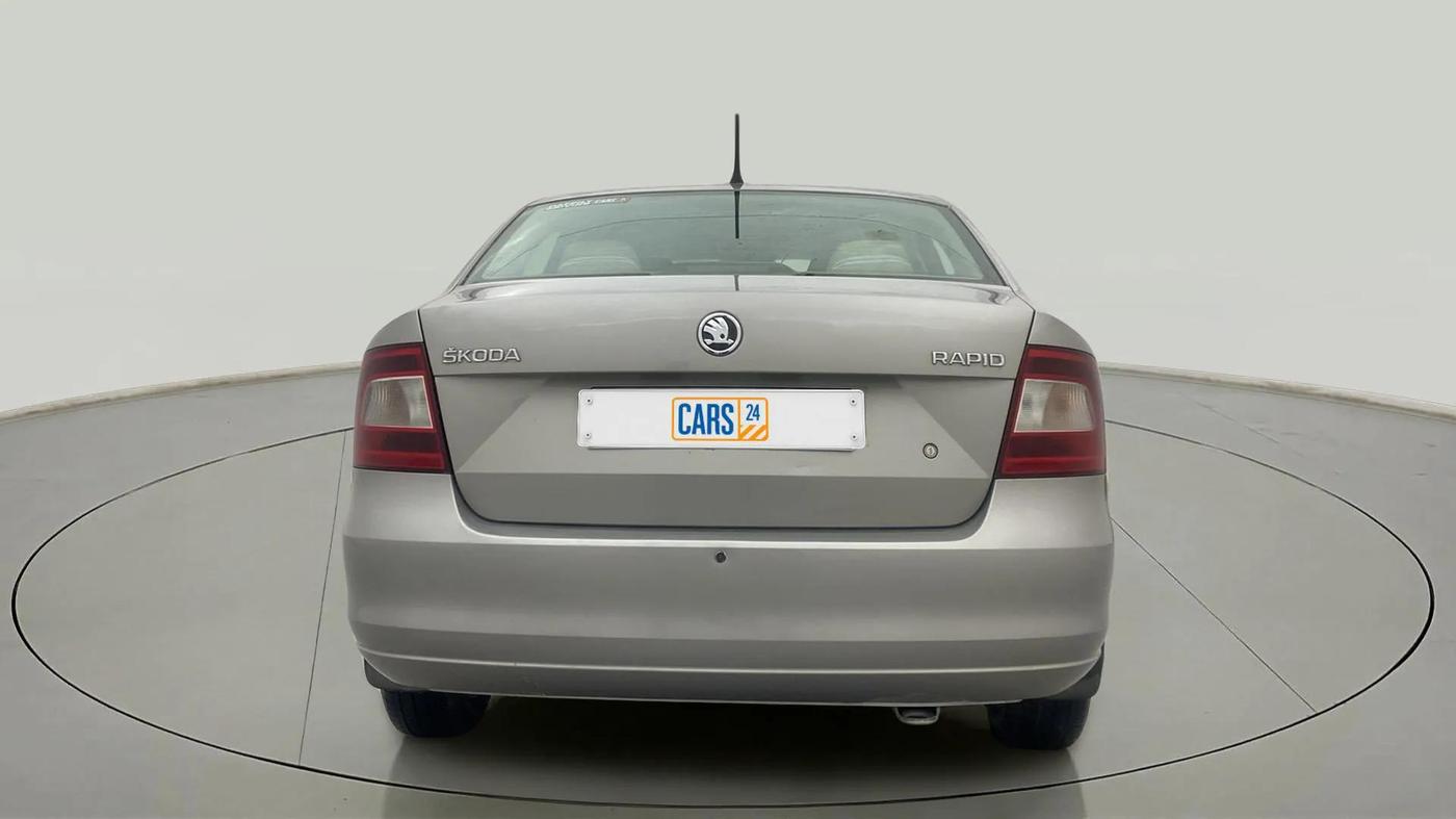 2015 Skoda Rapid AMBITION 1.6 MPI MT, Petrol, Manual, 76,850 km, Back/Rear