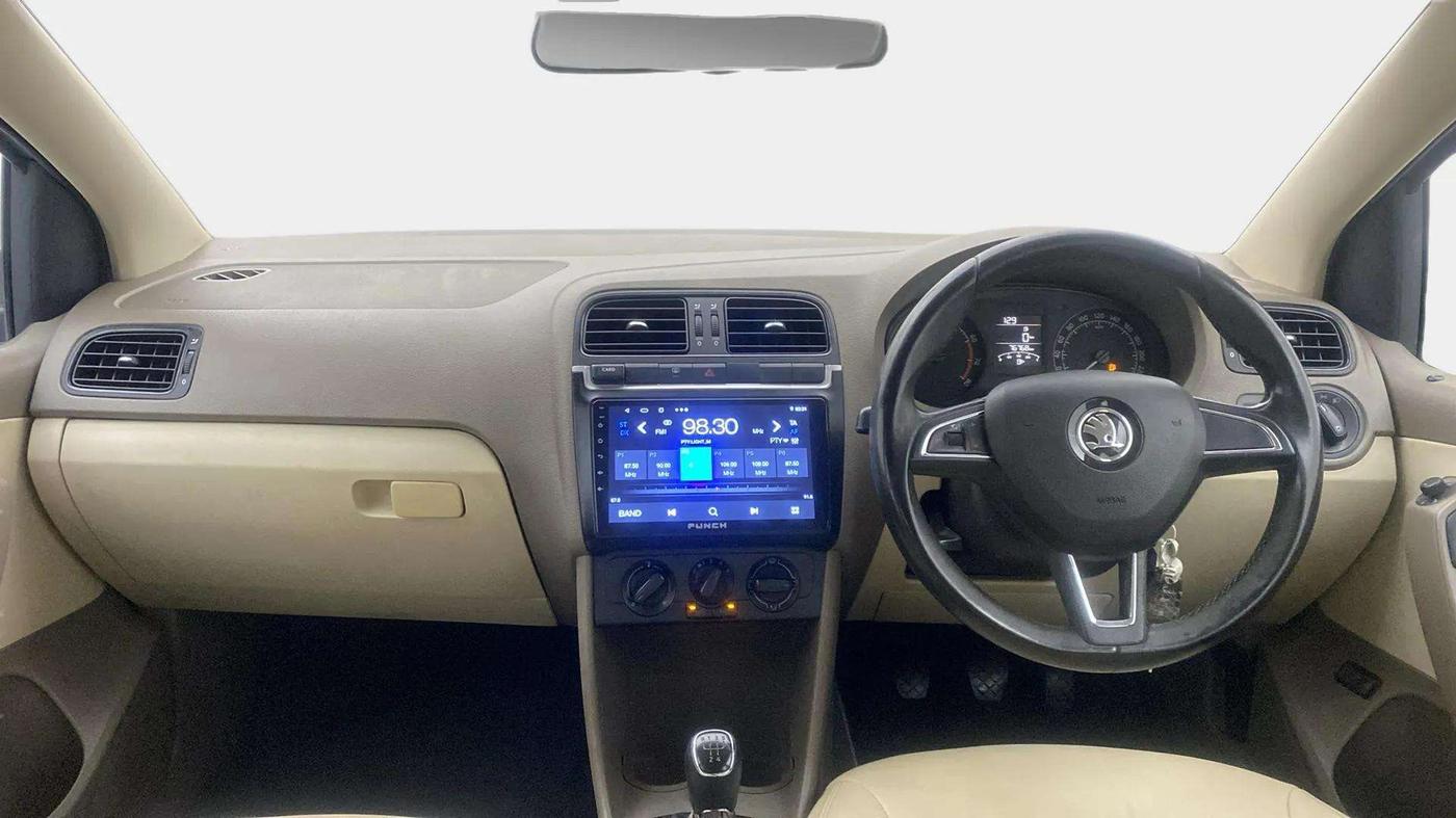 2015 Skoda Rapid AMBITION 1.6 MPI MT, Petrol, Manual, 76,850 km, Dashboard