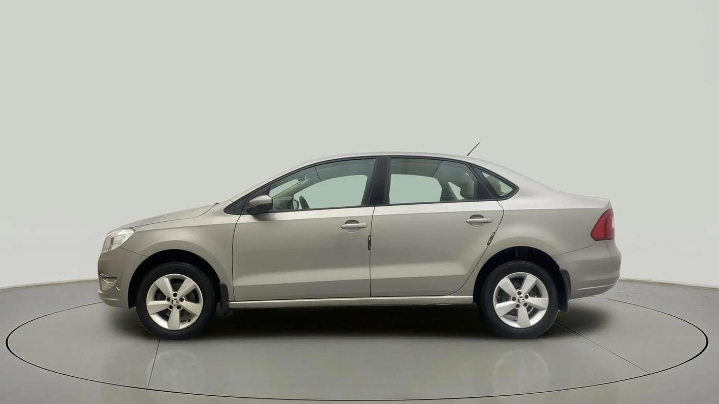 2015 Skoda Rapid AMBITION 1.6 MPI MT, Petrol, Manual, 76,850 km, Left Side