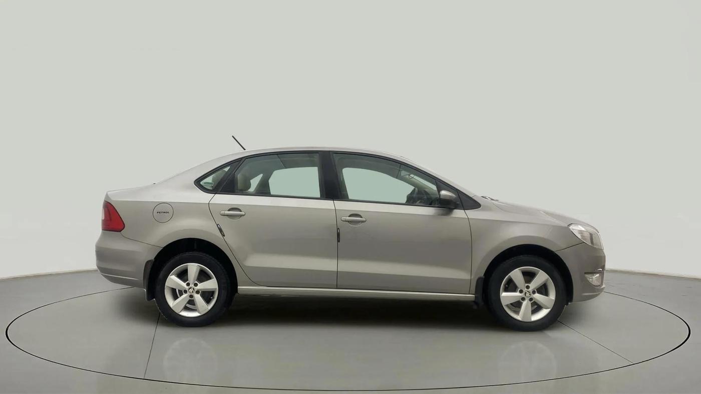 2015 Skoda Rapid AMBITION 1.6 MPI MT, Petrol, Manual, 76,850 km, Right Side View