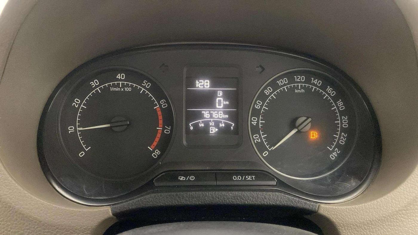 2015 Skoda Rapid AMBITION 1.6 MPI MT, Petrol, Manual, 76,850 km, Odometer Image