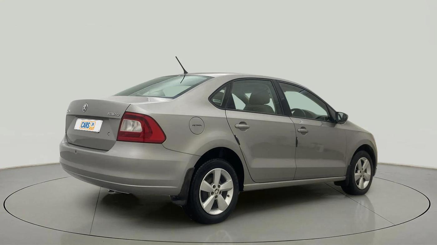2015 Skoda Rapid AMBITION 1.6 MPI MT, Petrol, Manual, 76,850 km, Right Back Diagonal