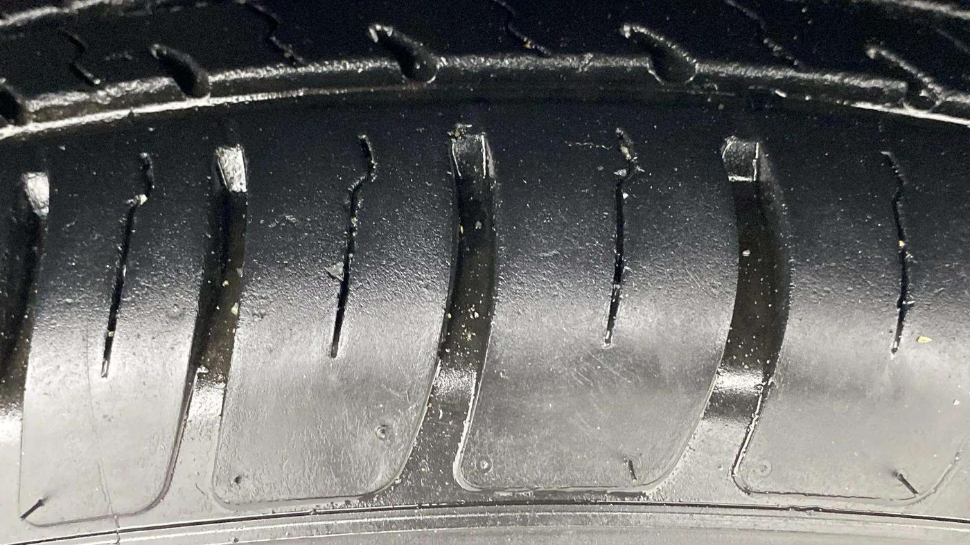 2023 Maruti Dzire VXI CNG, CNG, Manual, 23,797 km, Right Front Tyre Tread
