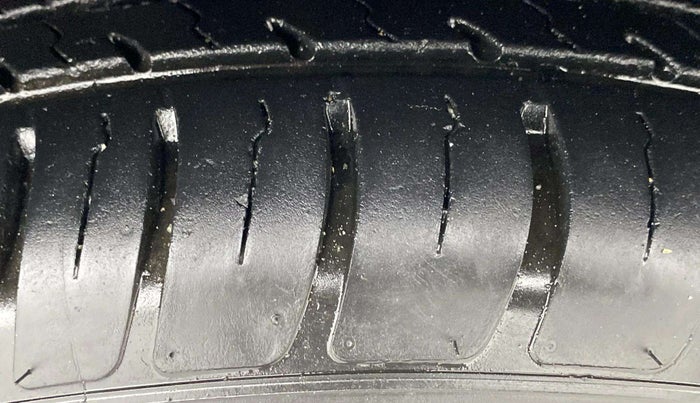 2023 Maruti Dzire VXI CNG, CNG, Manual, 23,612 km, Right Front Tyre Tread