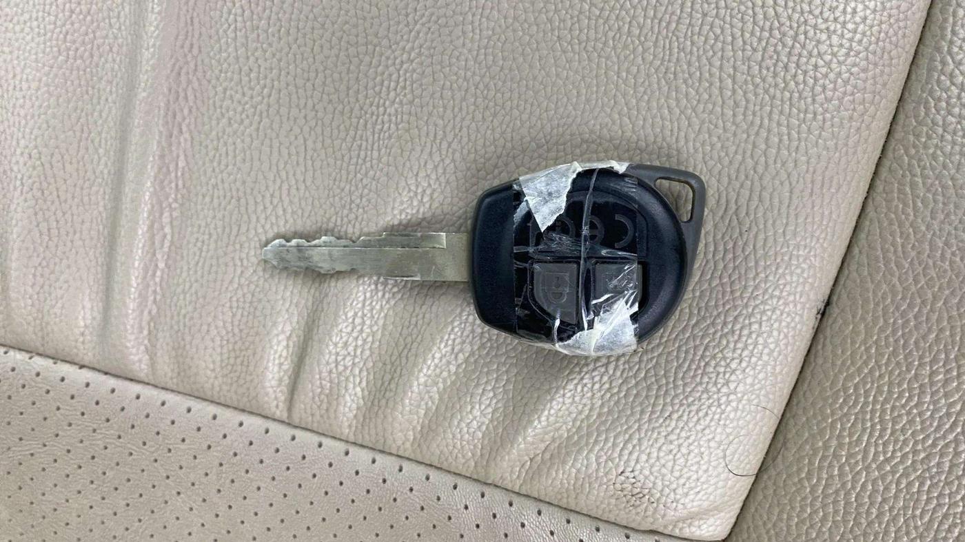 2023 Maruti Dzire VXI CNG, CNG, Manual, 23,797 km, Key Close Up