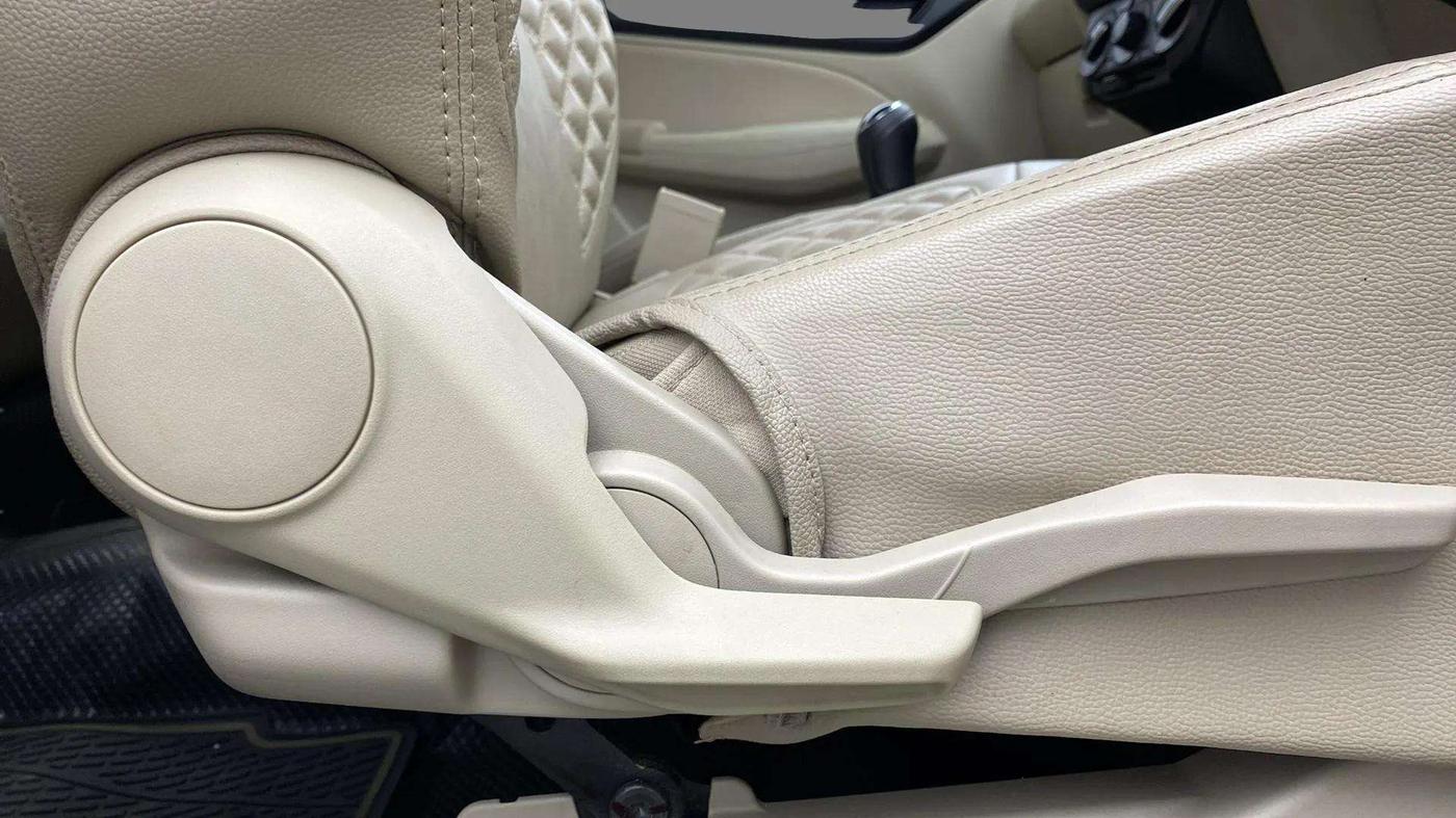 2023 Maruti Dzire VXI CNG, CNG, Manual, 23,797 km, Driver Side Adjustment Panel