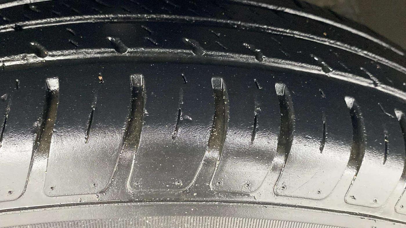 2023 Maruti Dzire VXI CNG, CNG, Manual, 23,797 km, Left Front Tyre Tread