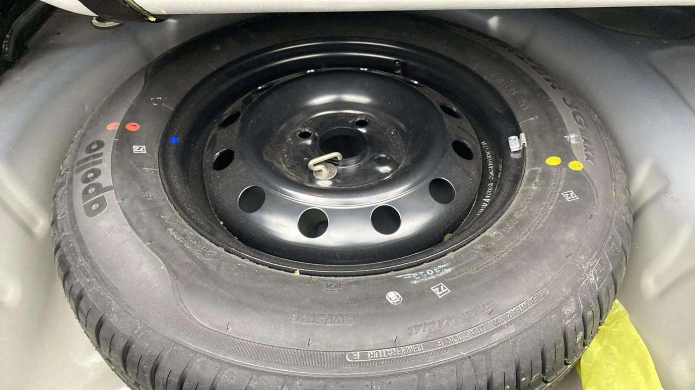 2023 Maruti Dzire VXI CNG, CNG, Manual, 23,797 km, Spare Tyre