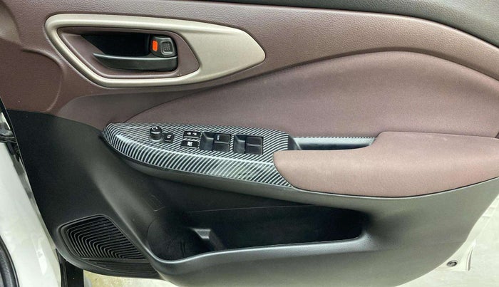 2023 Maruti FRONX DELTA 1.2 AGS, Petrol, Automatic, 11,726 km, Driver Side Door Panels Control