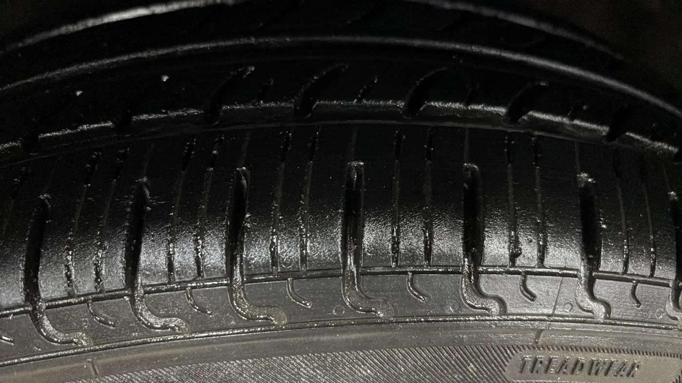 2015 Maruti Celerio VXI AMT, Petrol, Automatic, 27,603 km, Left Front Tyre Tread