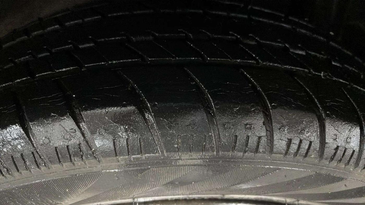 2015 Maruti Celerio VXI AMT, Petrol, Automatic, 27,603 km, Left Rear Tyre Tread
