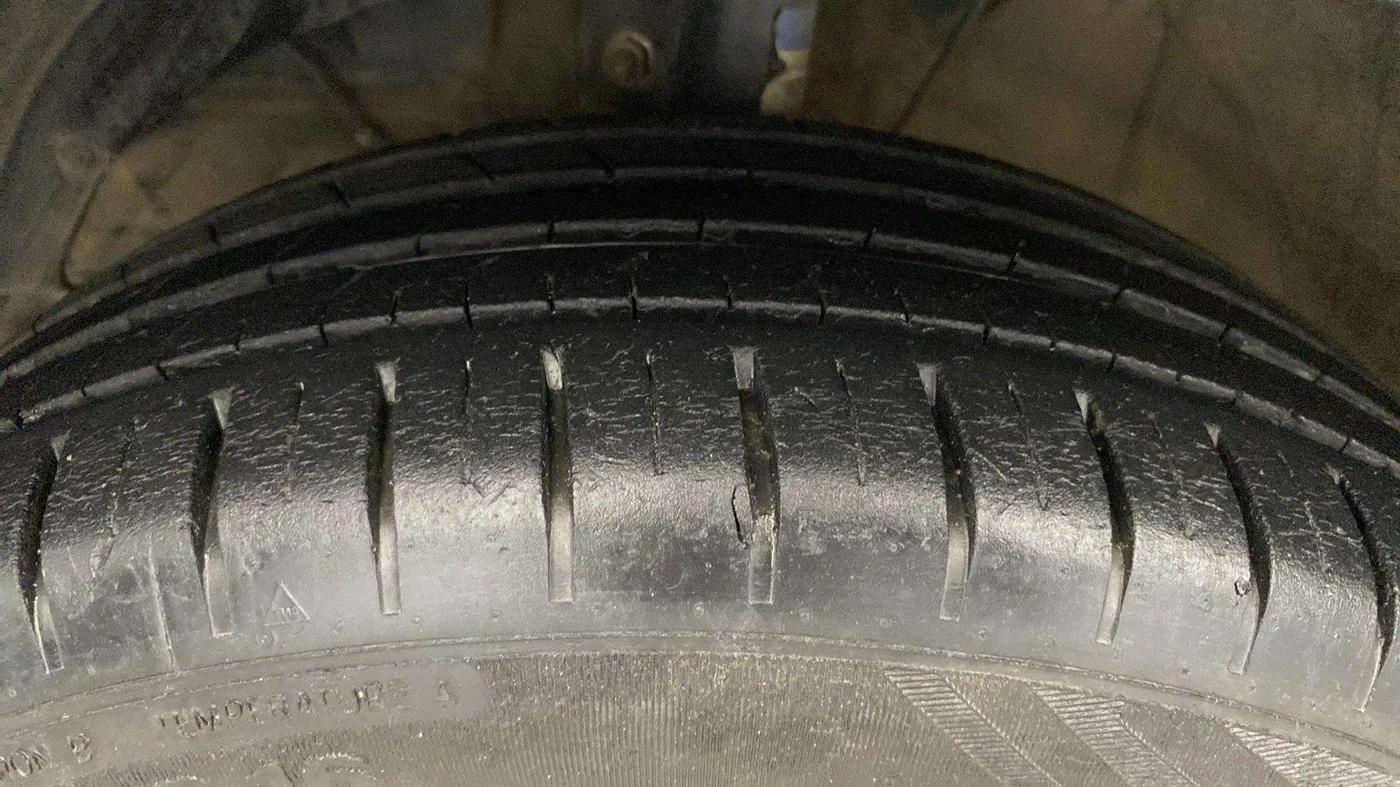 2021 Maruti Baleno ZETA PETROL 1.2, Petrol, Manual, 60,155 km, Left Front Tyre Tread