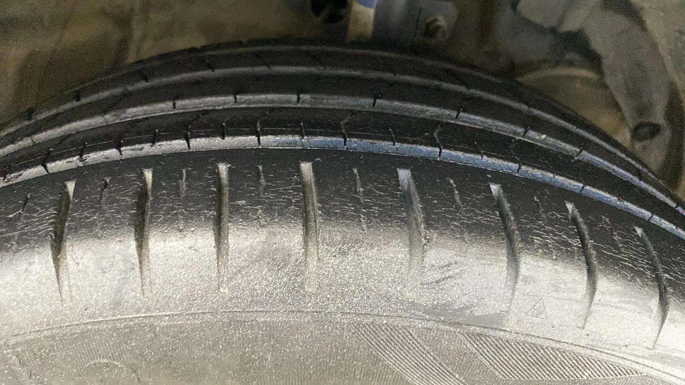 2021 Maruti Baleno ZETA PETROL 1.2, Petrol, Manual, 60,155 km, Right Front Tyre Tread