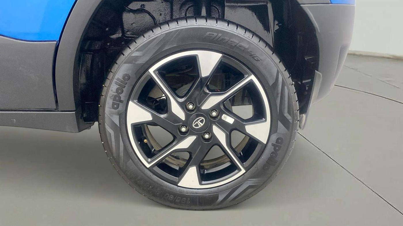 2021 Tata PUNCH CREATIVE  MT, Petrol, Manual, 15,275 km, Left Rear Wheel