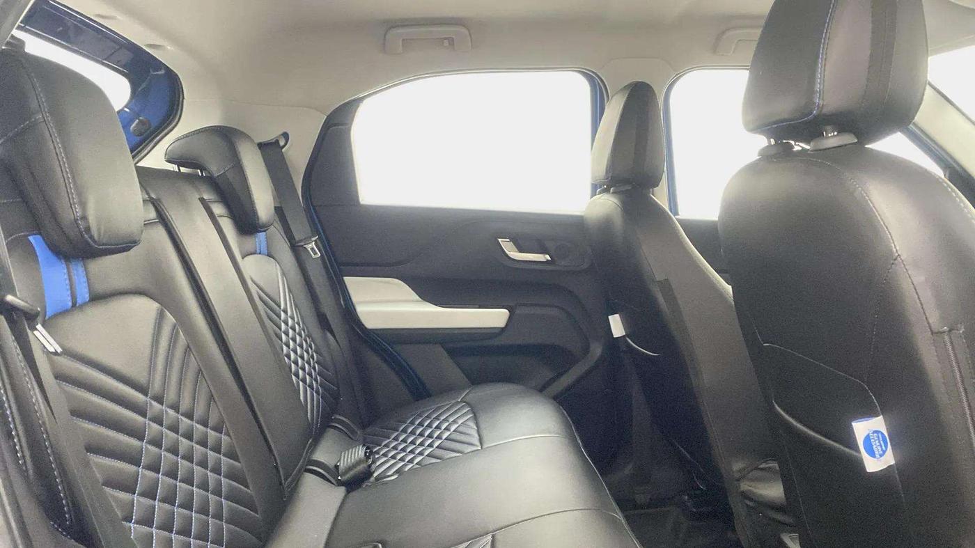 2021 Tata PUNCH CREATIVE  MT, Petrol, Manual, 15,275 km, Right Side Rear Door Cabin