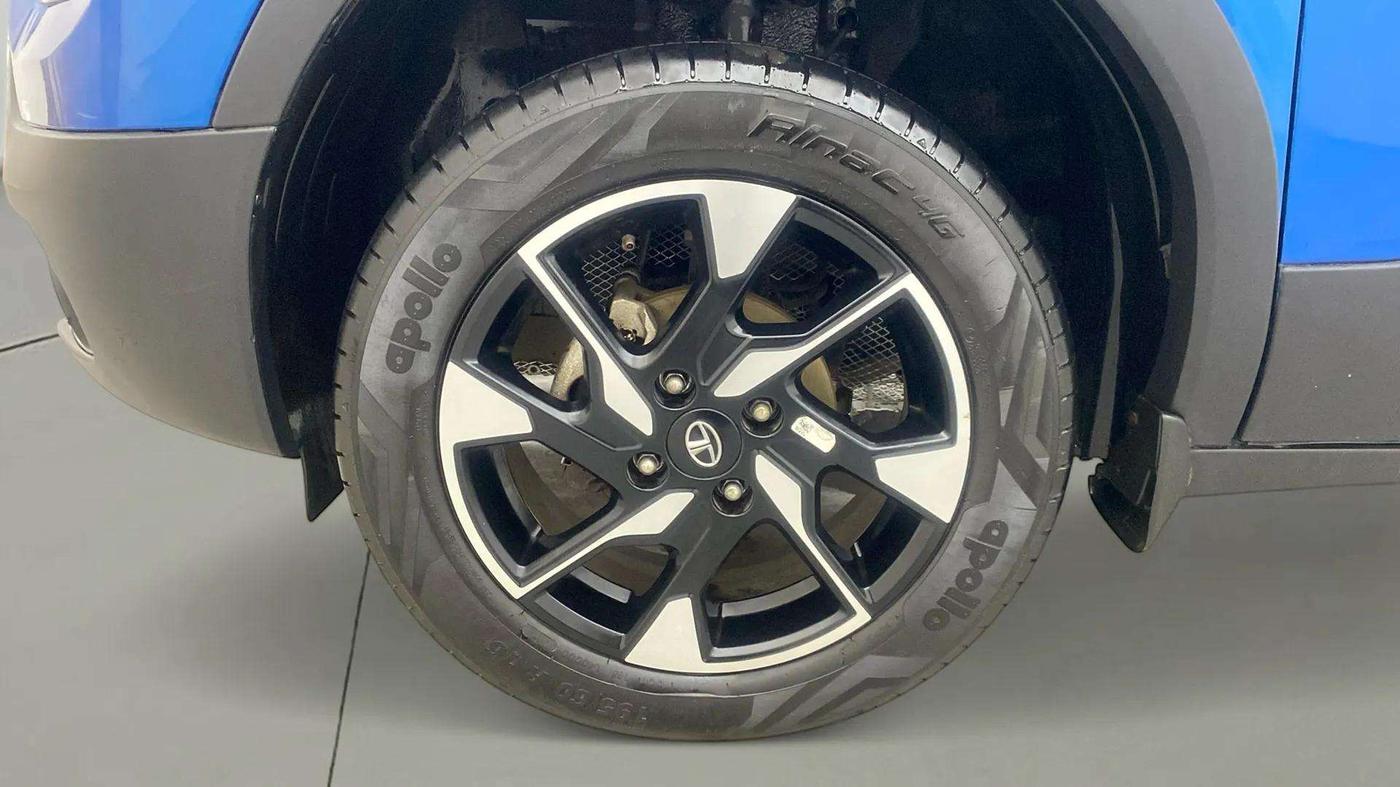 2021 Tata PUNCH CREATIVE  MT, Petrol, Manual, 15,275 km, Left Front Wheel