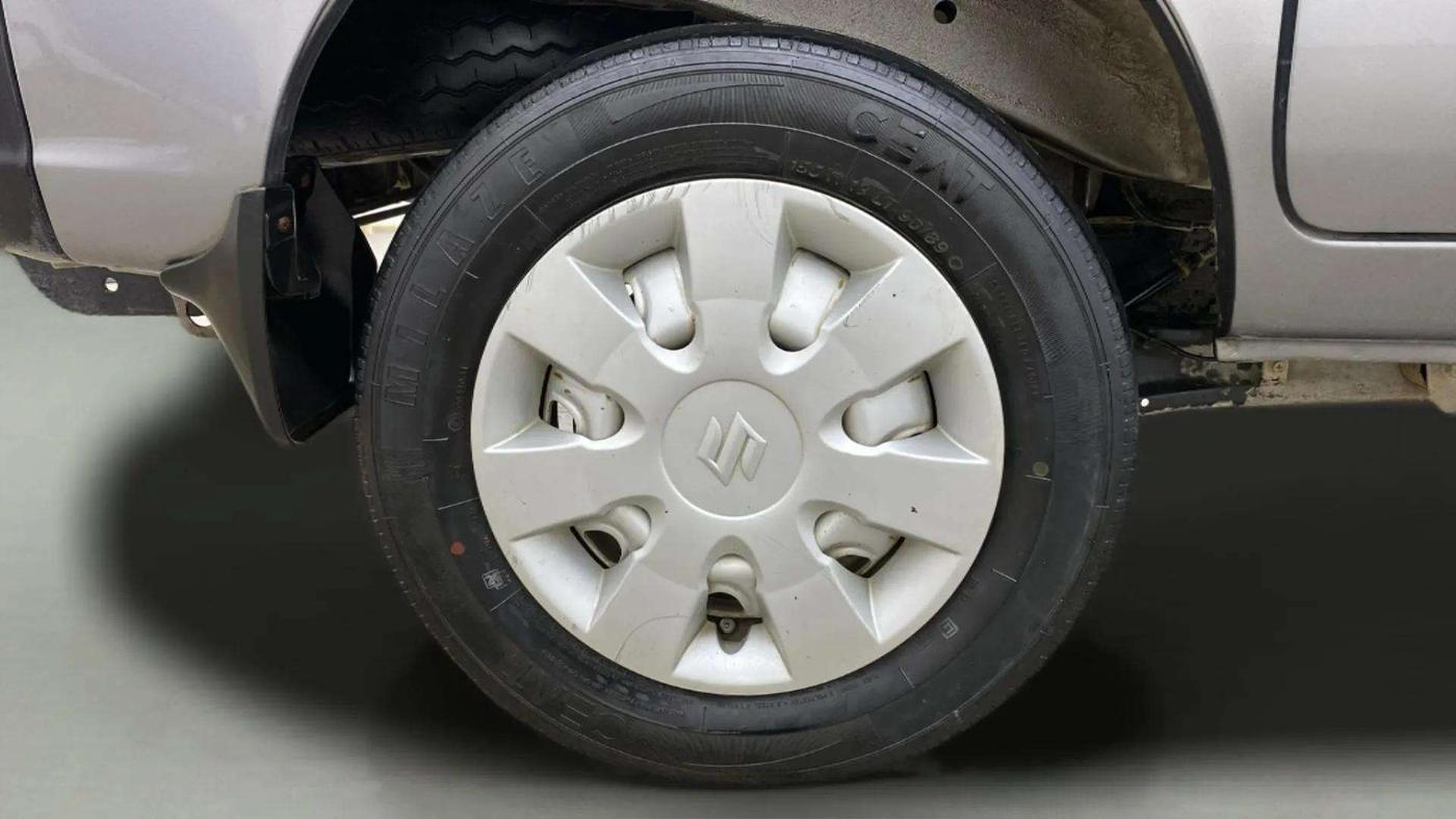 2021 Maruti Eeco 7 STR, Petrol, Manual, 20,326 km, Right Rear Wheel