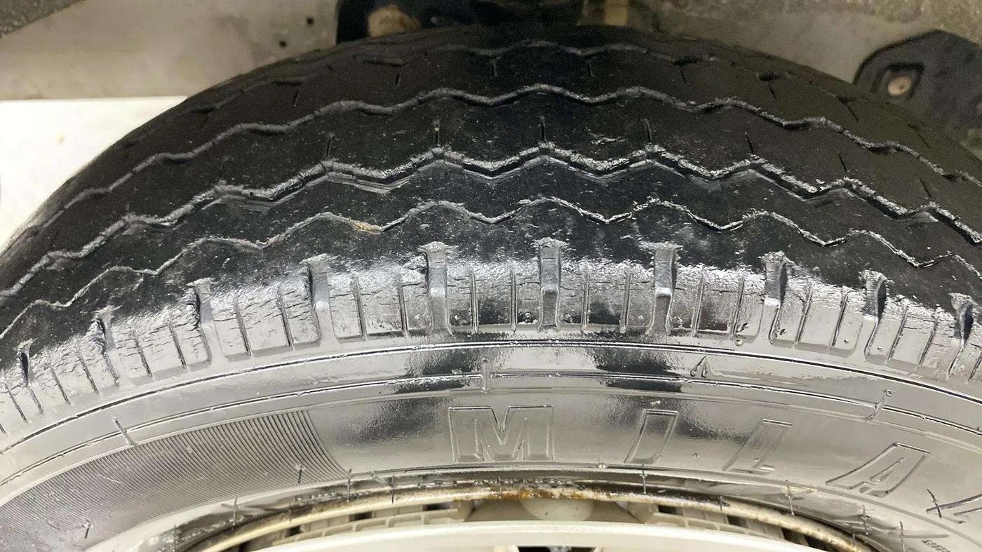 2021 Maruti Eeco 7 STR, Petrol, Manual, 20,326 km, Left Front Tyre Tread