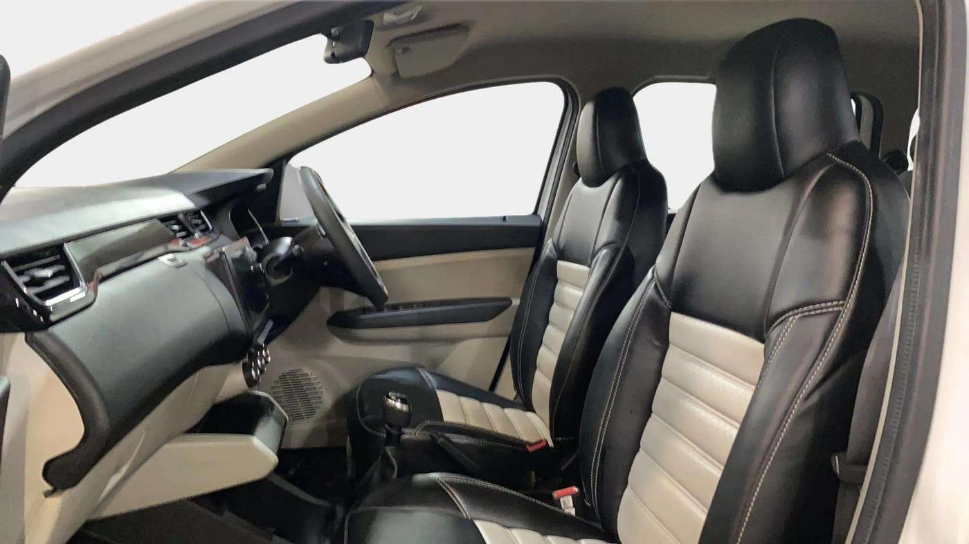 2022 Renault TRIBER RXT, Petrol, Manual, 27,645 km, Right Side Front Door Cabin
