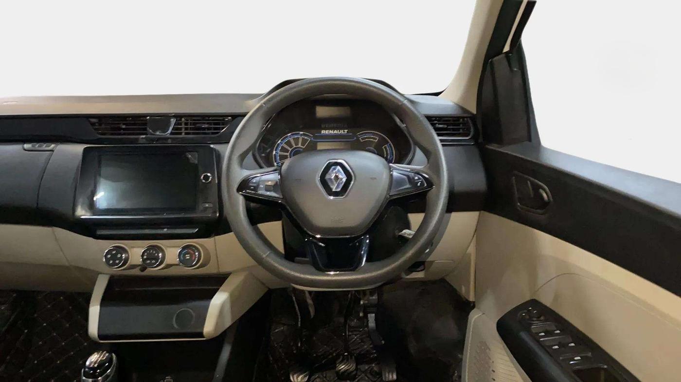 2022 Renault TRIBER RXT, Petrol, Manual, 27,645 km, Steering Wheel Close Up