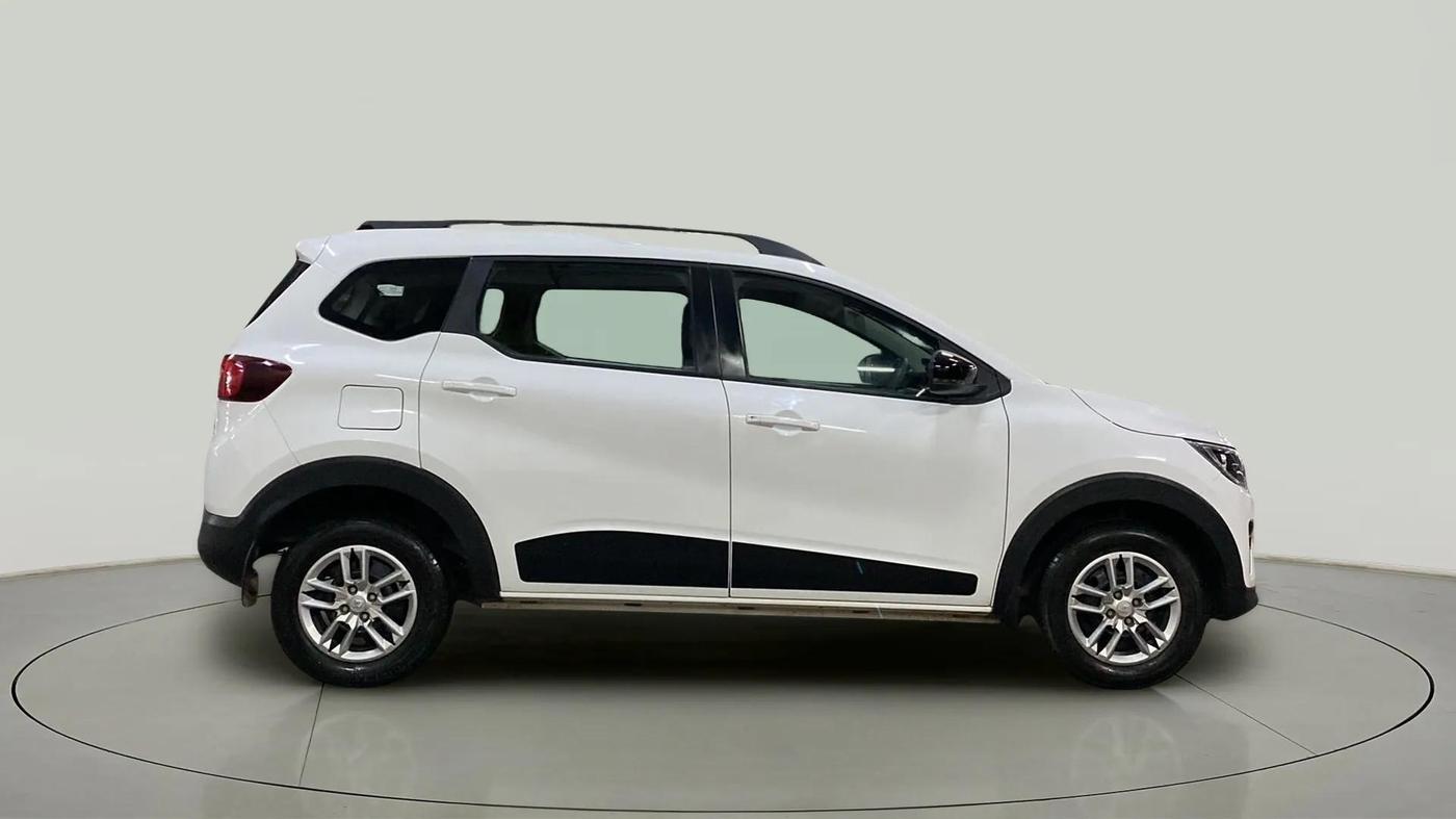 2022 Renault TRIBER RXT, Petrol, Manual, 27,645 km, Right Side View