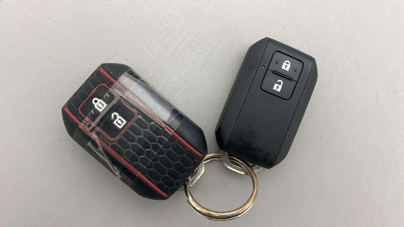 2020 Toyota Glanza G, Petrol, Manual, 32,689 km, Key Close Up