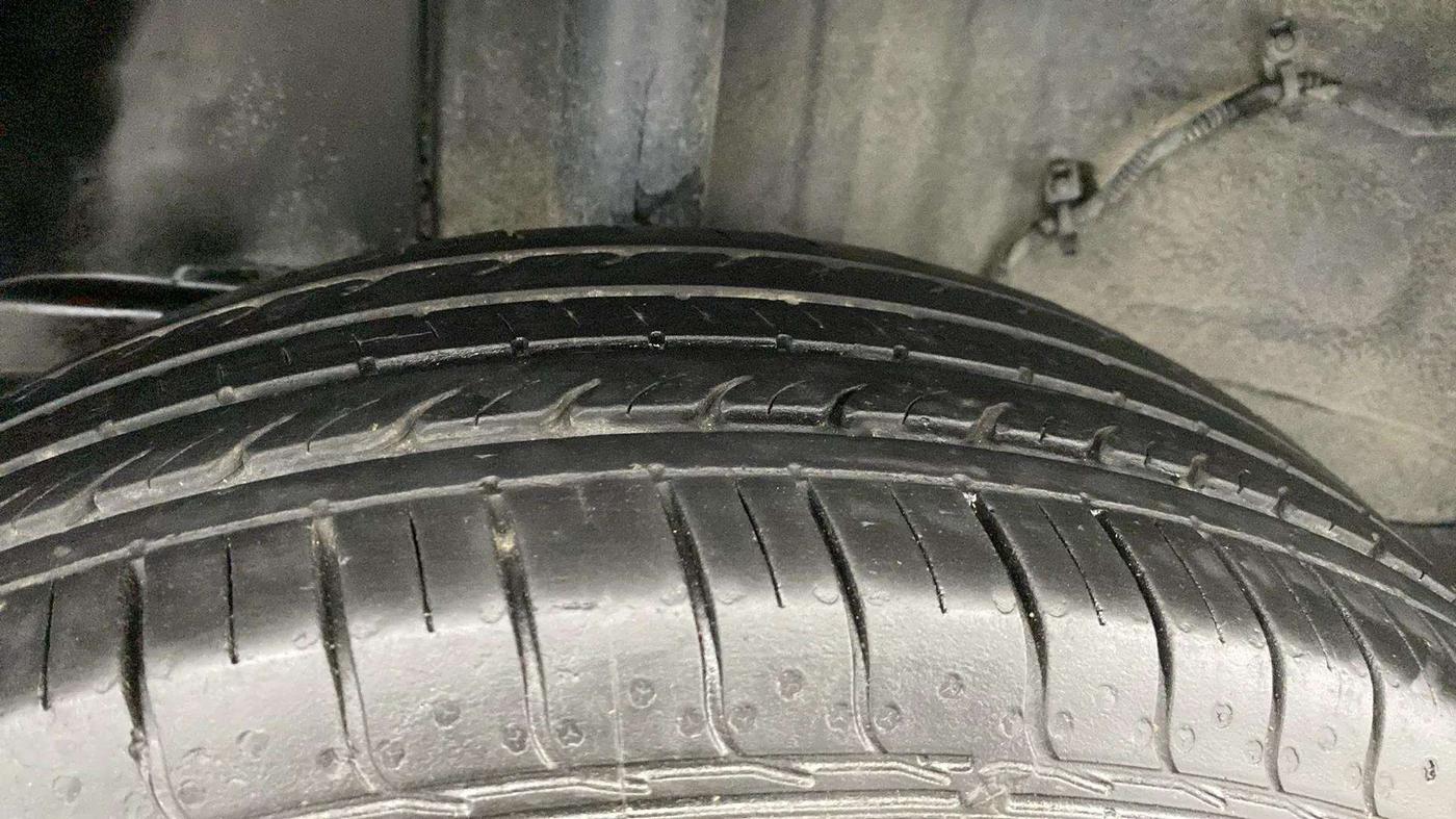 2023 Tata PUNCH ACCOMPLISHED MT CAMO EDITION, Petrol, Manual, 33,438 km, Right Rear Tyre Tread