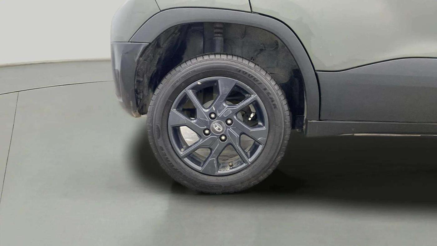 2023 Tata PUNCH ACCOMPLISHED MT CAMO EDITION, Petrol, Manual, 33,438 km, Right Rear Wheel