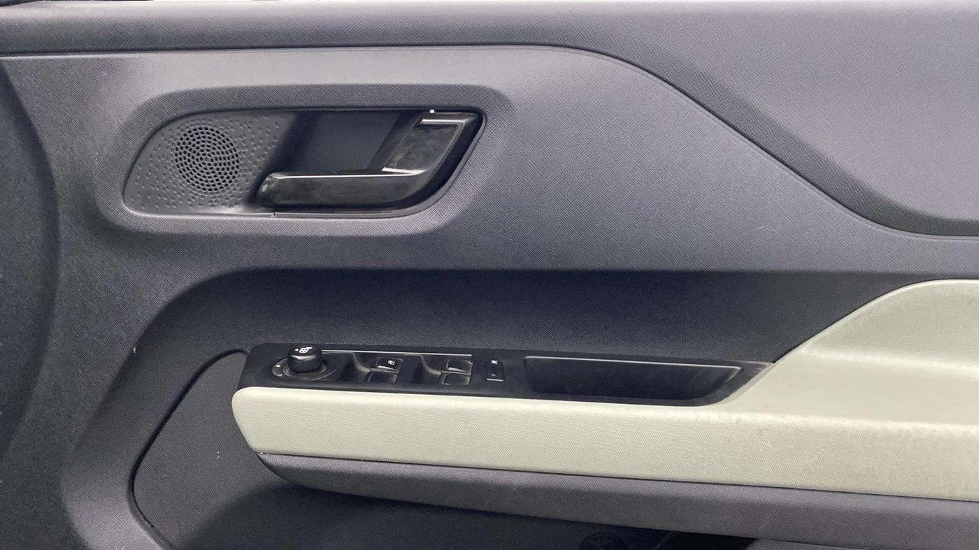2023 Tata PUNCH ACCOMPLISHED MT CAMO EDITION, Petrol, Manual, 33,438 km, Driver Side Door Panels Control