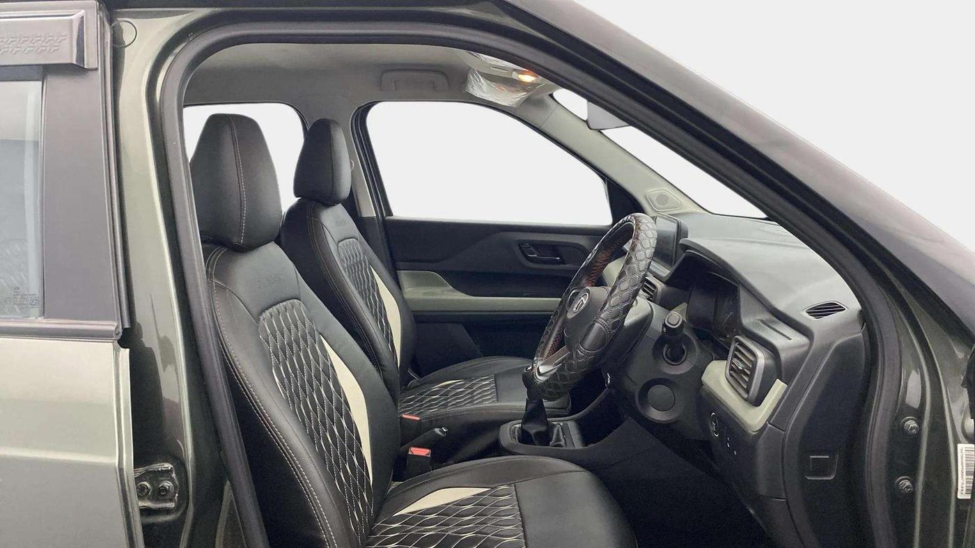 2023 Tata PUNCH ACCOMPLISHED MT CAMO EDITION, Petrol, Manual, 33,438 km, Right Side Front Door Cabin