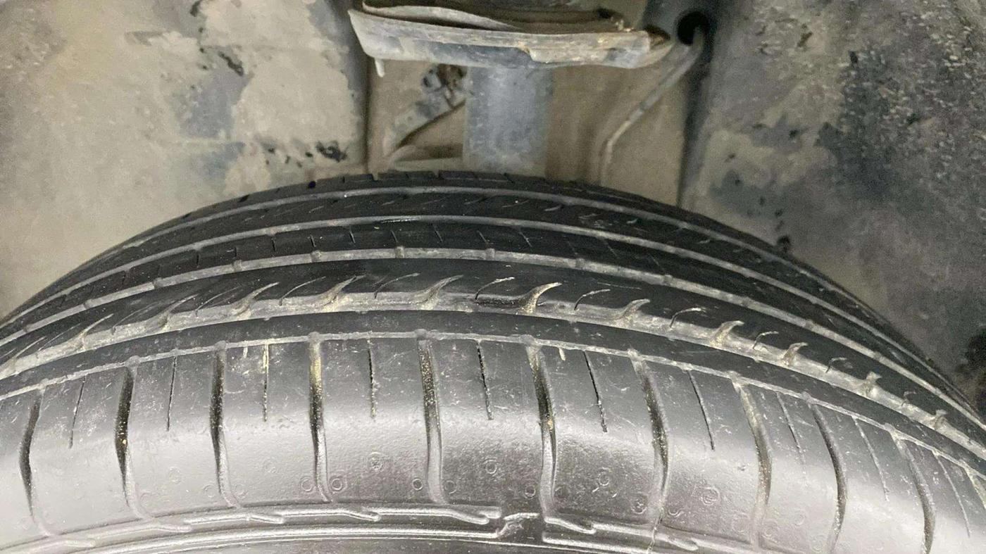 2023 Tata PUNCH ACCOMPLISHED MT CAMO EDITION, Petrol, Manual, 33,438 km, Left Front Tyre Tread