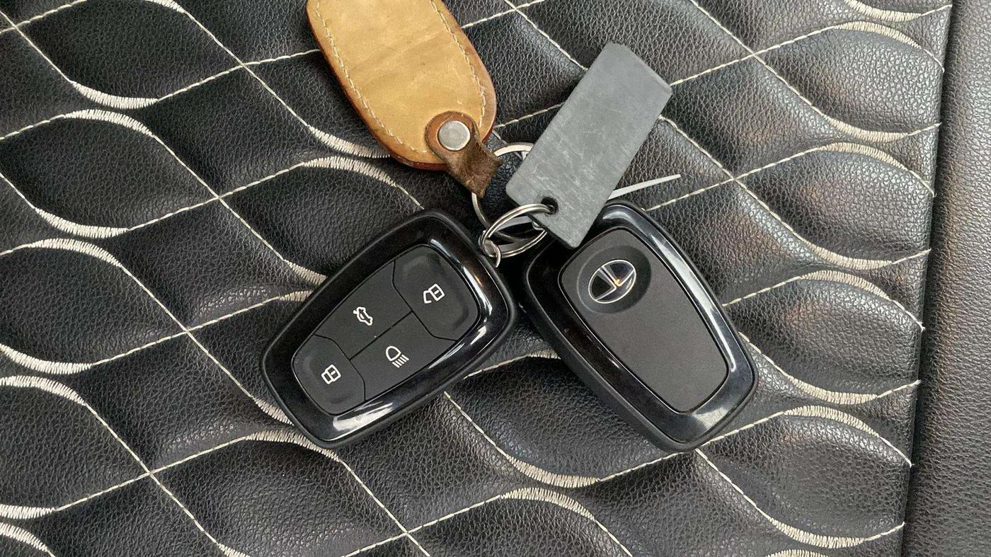 2023 Tata PUNCH ACCOMPLISHED MT CAMO EDITION, Petrol, Manual, 33,438 km, Key Close Up