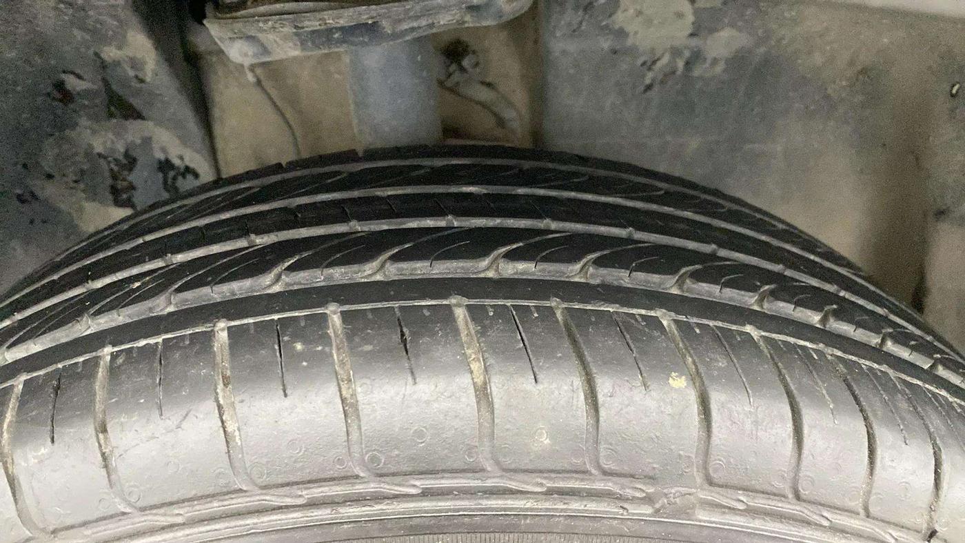 2023 Tata PUNCH ACCOMPLISHED MT CAMO EDITION, Petrol, Manual, 33,438 km, Right Front Tyre Tread