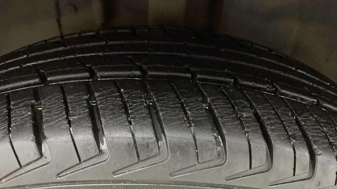 2018 Datsun Redi Go T(O) 1.0 AMT, Petrol, Automatic, 26,927 km, Left Front Tyre Tread